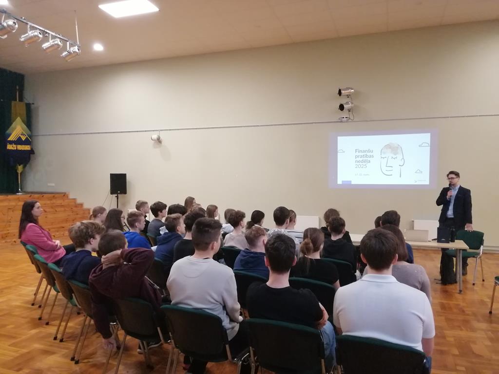 Latvijas Bankas izglītojoša nodarbība par inflācijas tēmu 8. un 9. klašu skolēniem