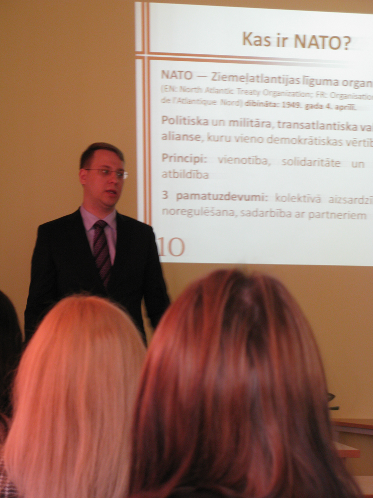 NATO desmitgade 01